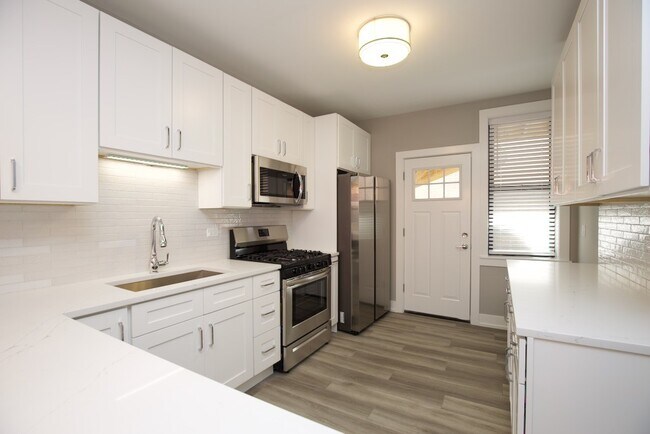 Building Photo - 3938 N Janssen Ave