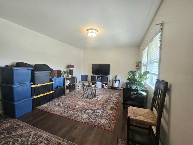 Building Photo - Spacious 4 Bedroom Home with Fenced Yard + Pet Friendly! NOT FURNISHED