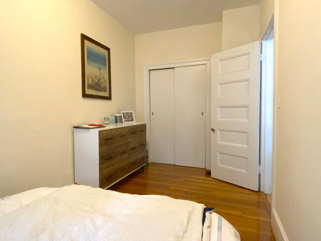 Foto del edificio - 1069 Beacon St