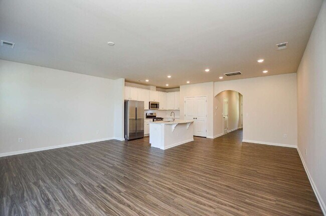 Building Photo - Easy Tega Cay Living in a Thoughtfully Updated Townhome
