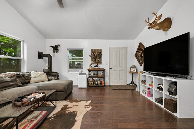Building Photo - 6258 Bellwood Dr