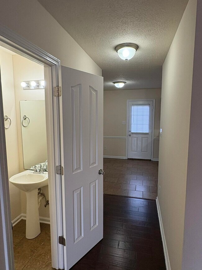 Foto del edificio - 594 Lost Cir