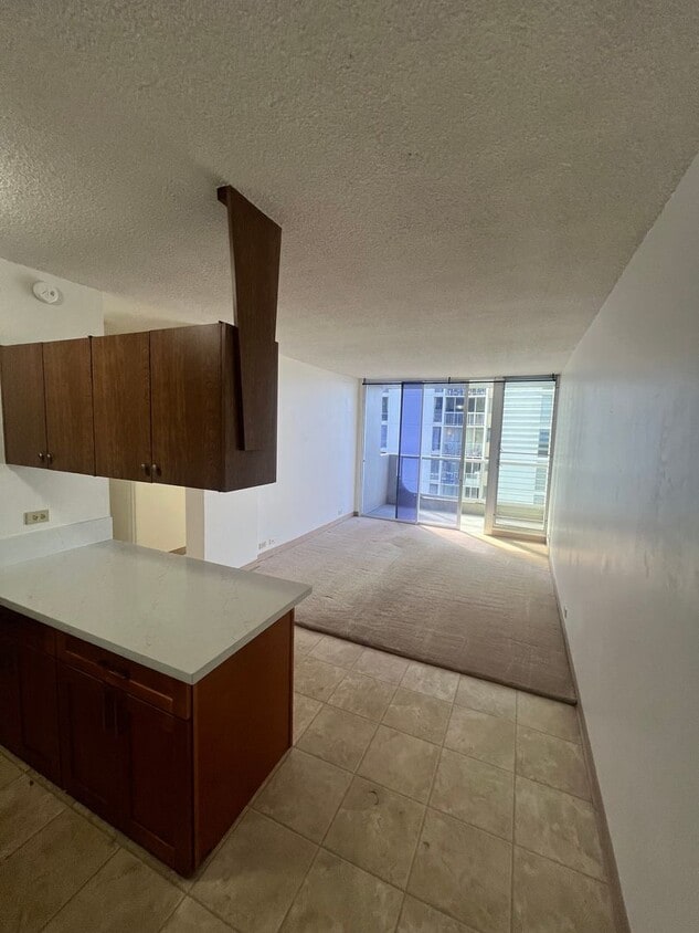 1 bedroom, 1 bath, 1 parking in Moiliili! - 1 bedroom, 1 bath, 1 parking in Moiliili!