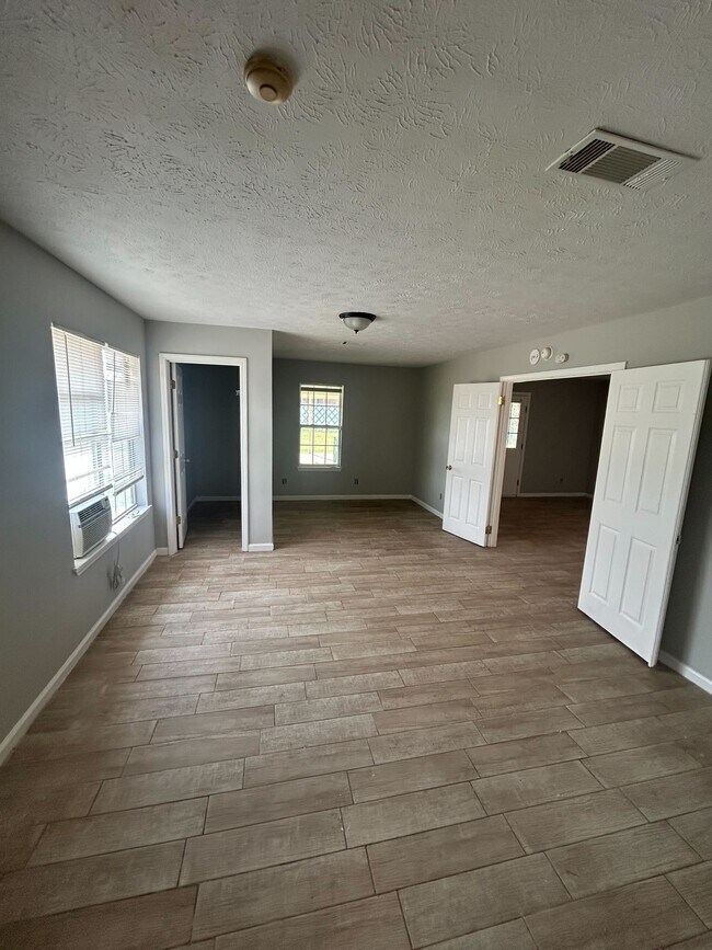 Foto del edificio - 940 Pebblebrook Dr