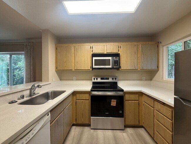 Foto del edificio - Modern Second-Story 2B/2BA in the Heart of San Diego with Resort-Style Amenities.