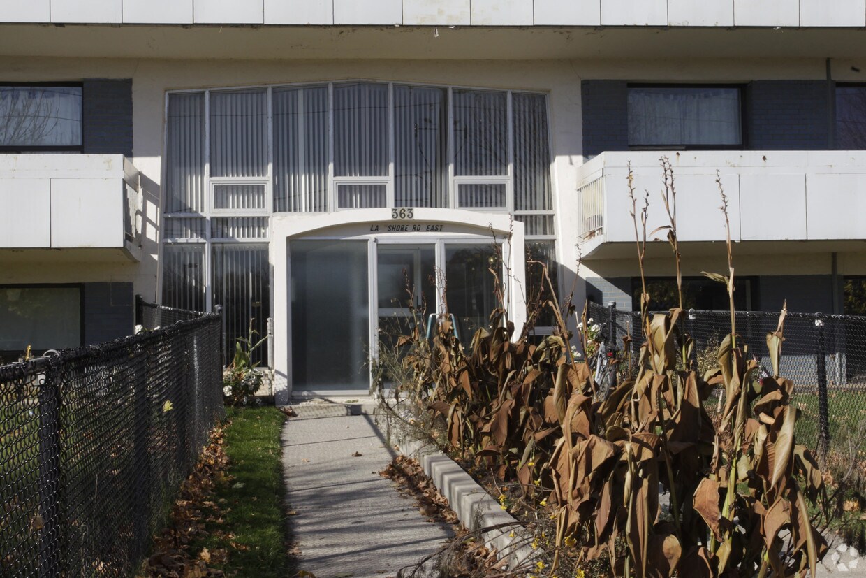 Photo du bâtiment - Strathgowan Apartments