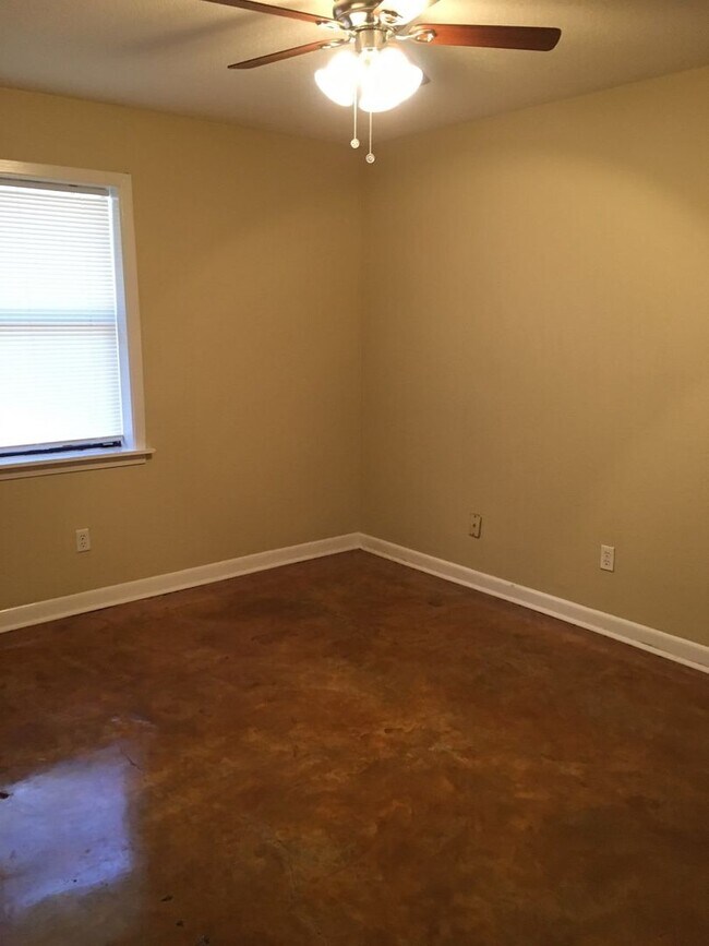 Foto del edificio - 2/1 with w/d