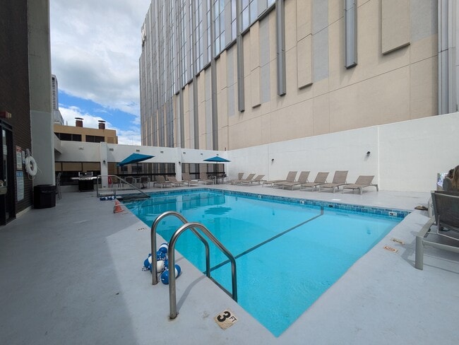 Building Photo - 230 E Ontario St