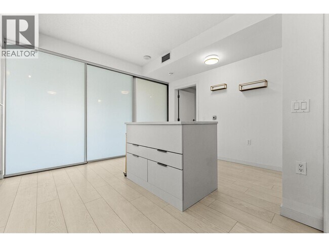 Photo du bâtiment - 180 E 2nd Ave