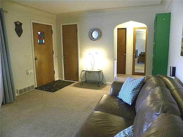 Foto del edificio - 2843 Castleton Ave