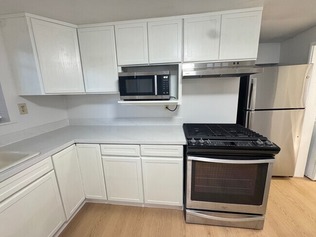 Kitchen - 1051 63rd St