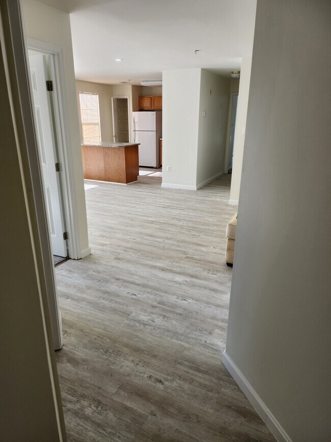 Pasillo - 7526 Coxton Ct