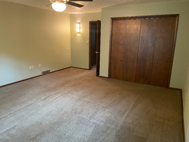 Building Photo - 4223 Woodpark Dr