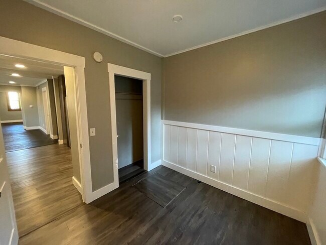 Foto del edificio - NW Side Four Bedroom 2 Bathroom  Close to ...