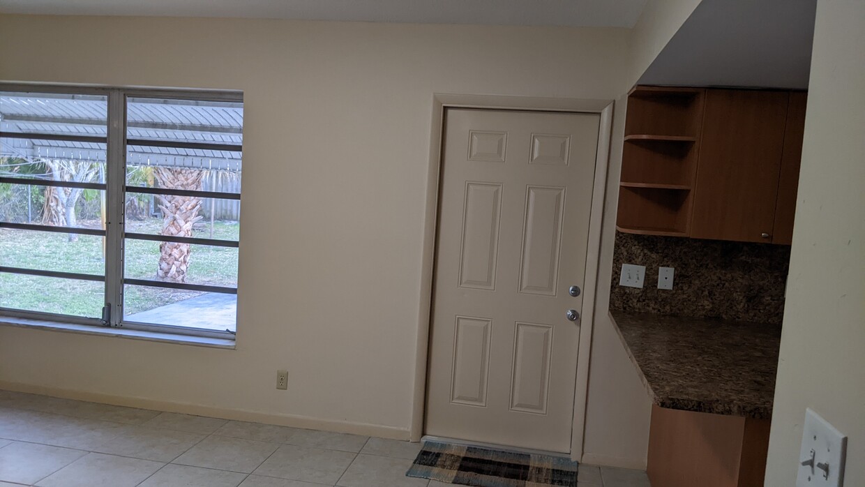 Primary Photo - 736 NE 39th St