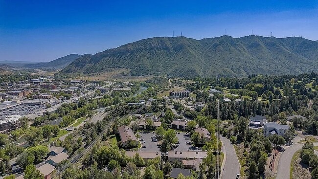 Building Photo - 1212 Avenida Del Sol