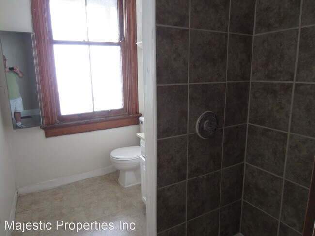 Building Photo - 421 Southview Ave
