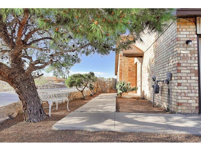 Building Photo - 6647 Dawn Dr