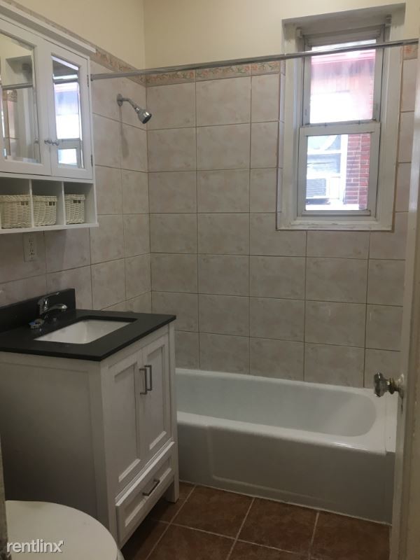 Building Photo - 3 br, 1 bath Apartment - 134 Sullivan Place