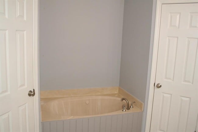 Foto del edificio - 1124 Island Pl E