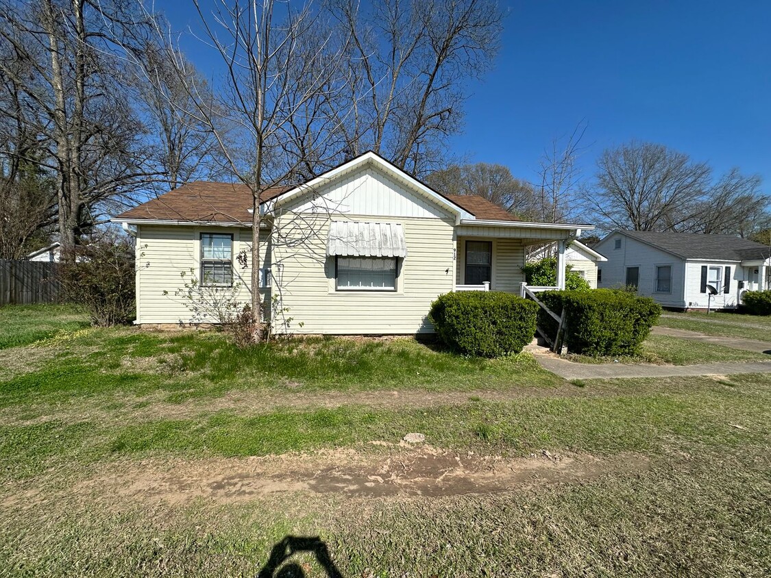 Primary Photo - Come take a look at this 2-bedroom 1-bahtr...