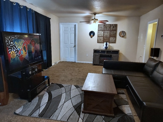 Foto del edificio - 127 S Main St