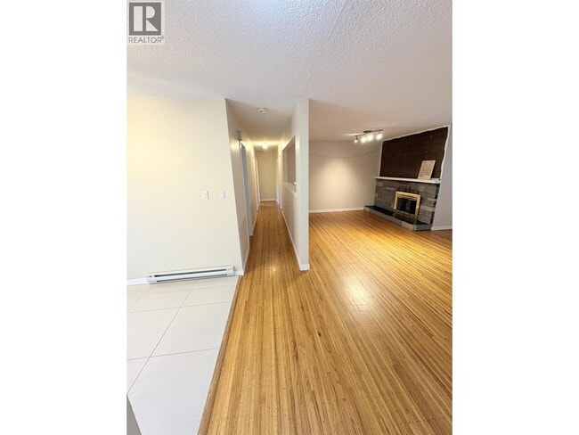 Building Photo - 2390 Kitchener Ave