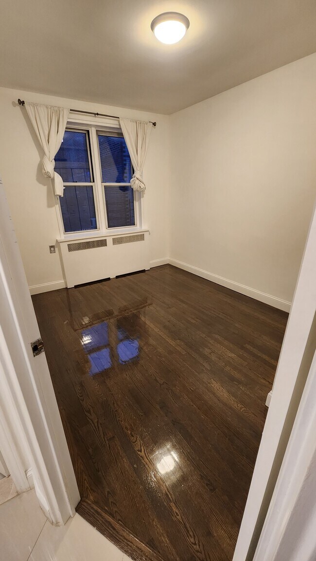 Foto del edificio - 6570 Booth St