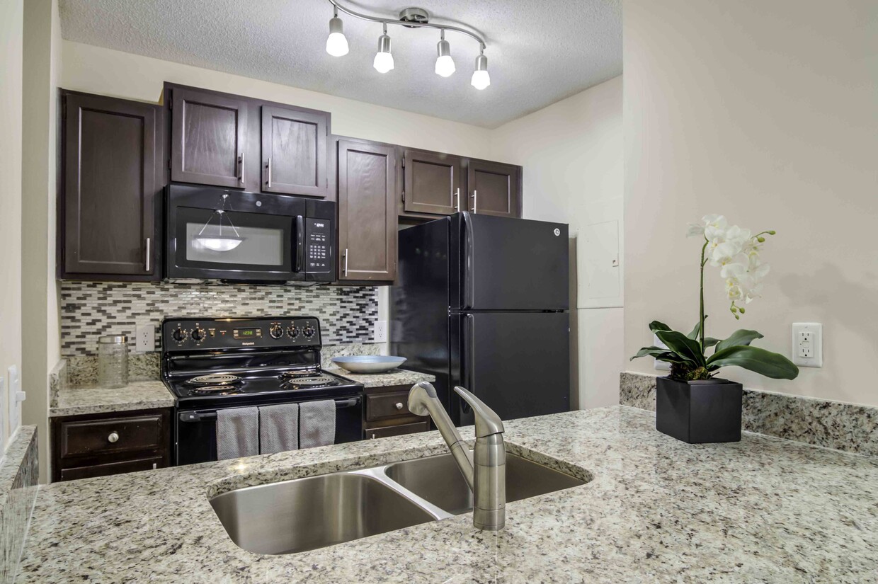 Foto principal - Wood Pointe Apartment Homes