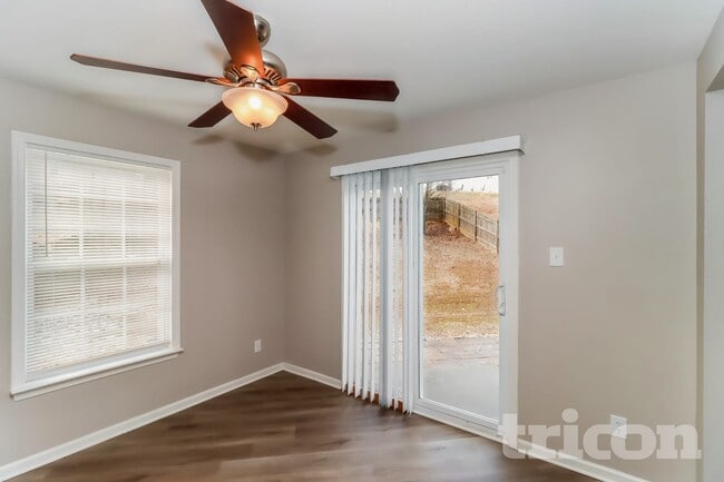 Foto del edificio - 1405 Matthew Allen Cir