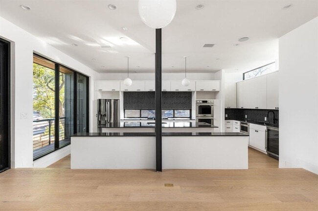 Foto del edificio - 1603 Chelsea Ln