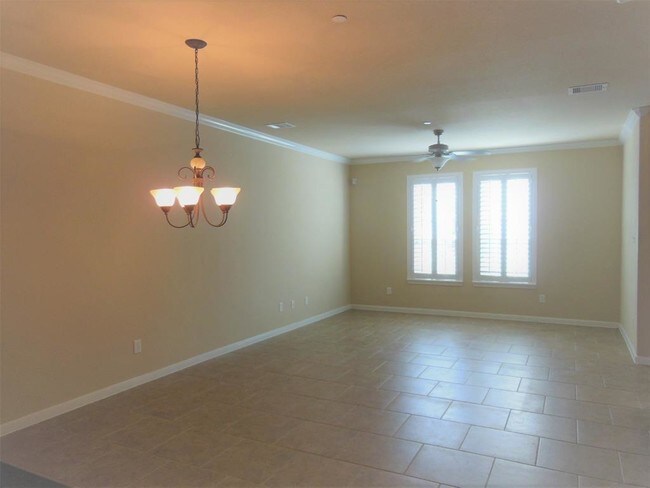 Building Photo - 10 Bettina Ln