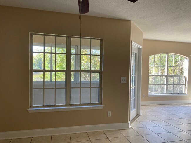 Living room - 1701 The Greens Way