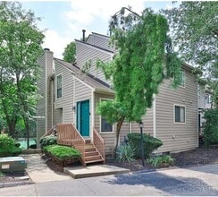 Building Photo - 9462 Hunters Creek Dr