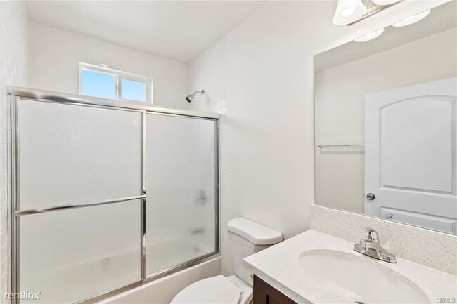 Building Photo - 2 br, 2 bath 4plex - 136 N Rampart Blvd # 4