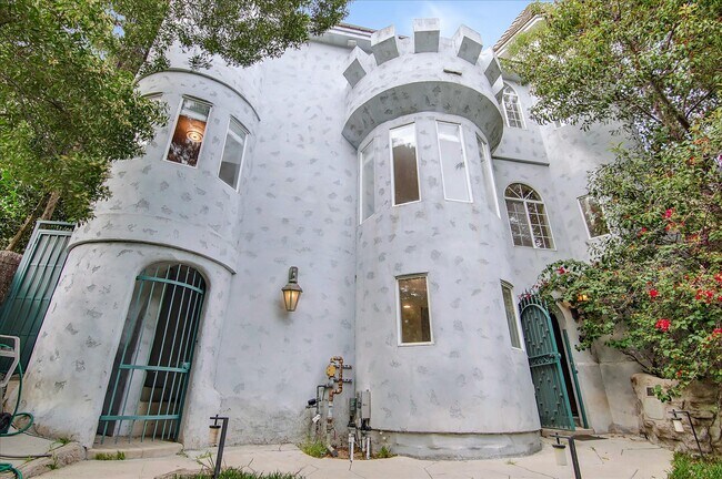 Foto del edificio - 8527 Wonderland Ave