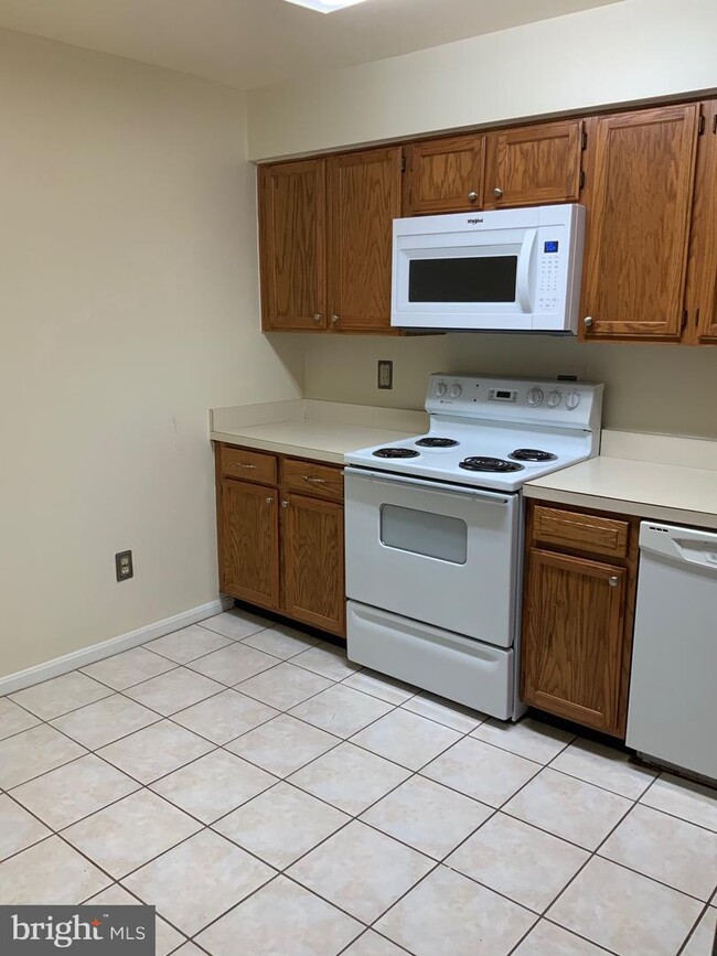 Building Photo - 8690 Devon Hills Dr