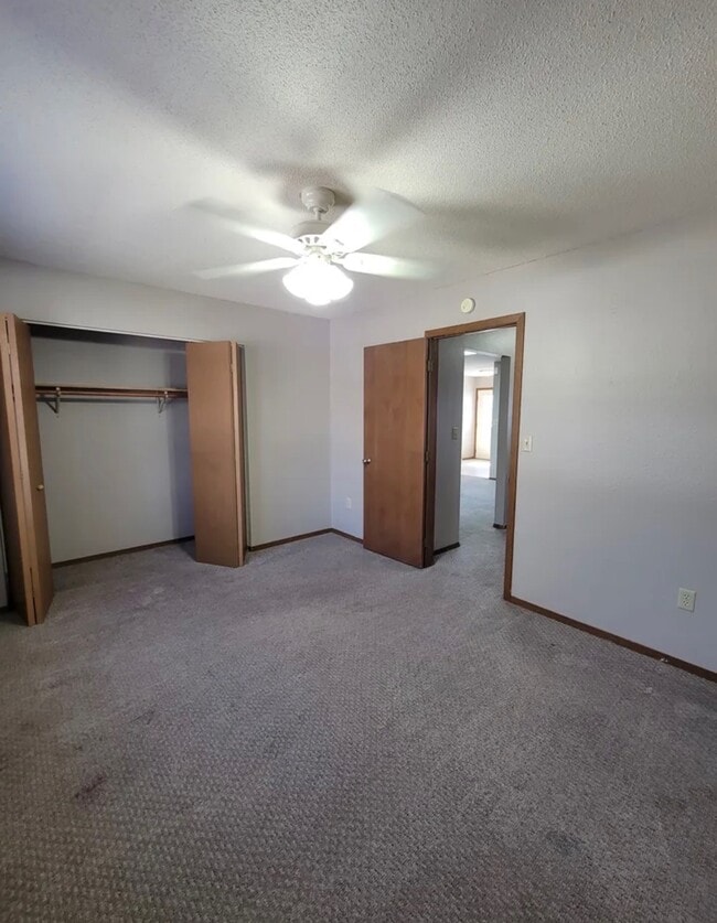 Building Photo - 1026 Castlewood Dr