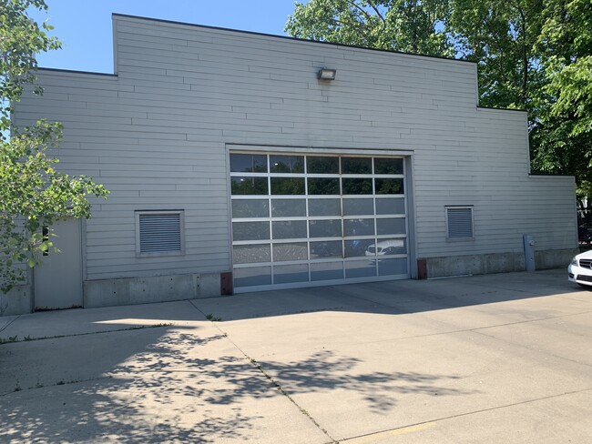 Building Photo - 3059 N Weil St