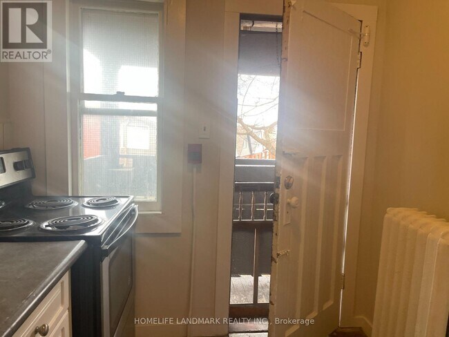 Photo du bâtiment - 985 Main St E