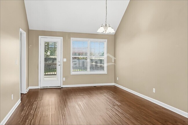 Foto del edificio - 3713 Kendra Ct N