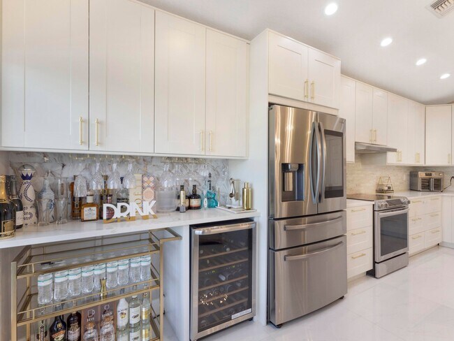 Building Photo - 6821 Hendry Dr