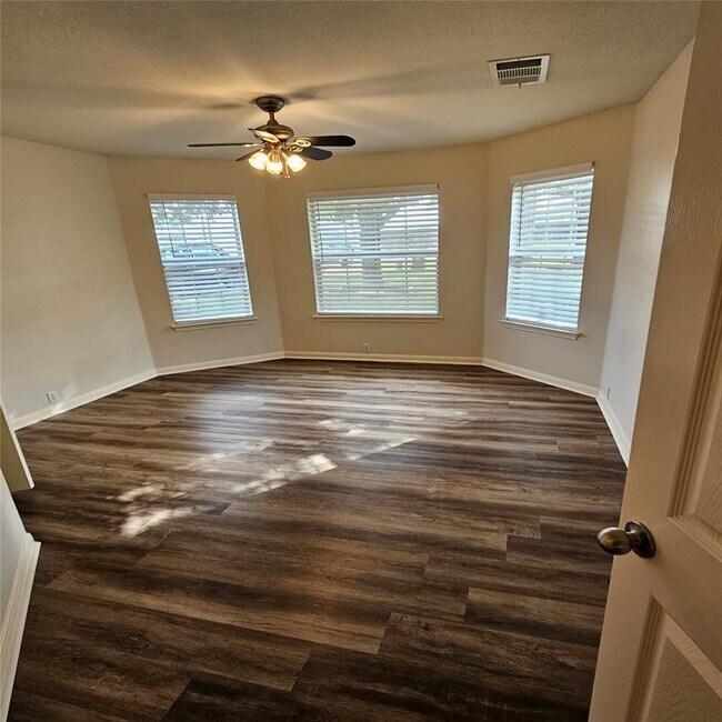 Foto del edificio - 3304 Alexander Valley Cove