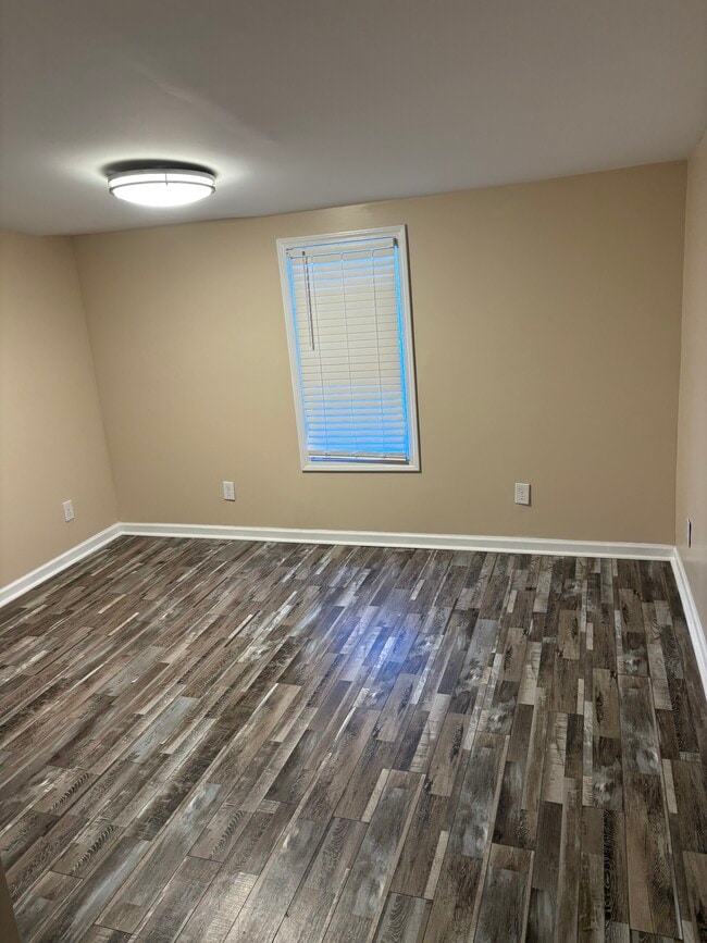 Building Photo - 310 Walnut St