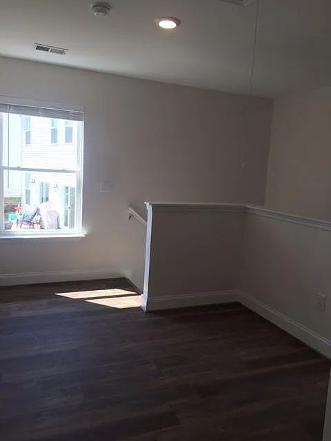 Foto del edificio - Inquire today on how to get FREE rent!