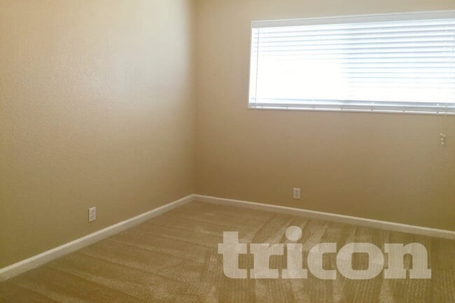 Building Photo - 1036 Nightingale Ct