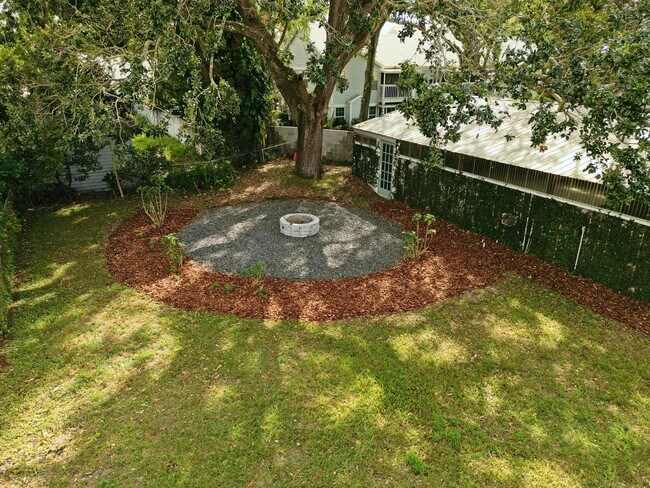 Building Photo - 4 bed 2 bath home