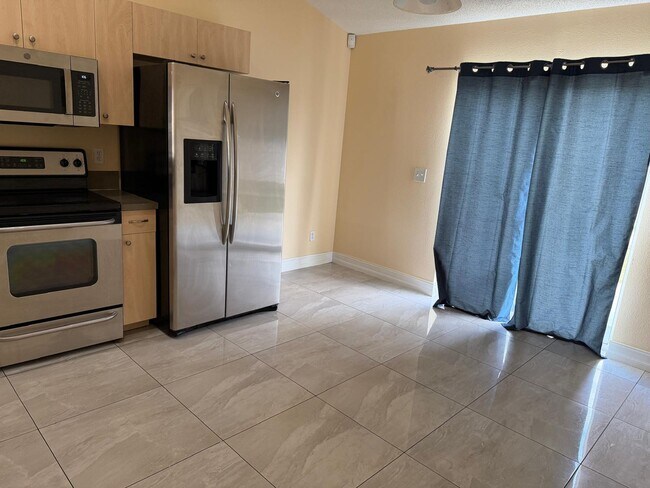Foto del edificio - 5202 Roble Grove Ct