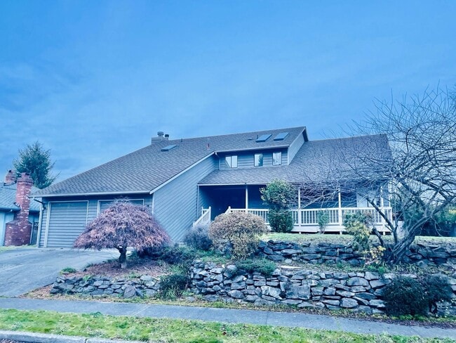 Building Photo - Luxurious 4-Bedroom Retreat with Mount Rainier Views in Dash Point