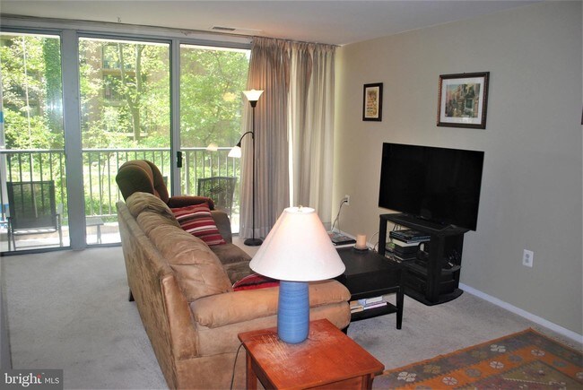 Foto del edificio - 4420 Briarwood Ct N